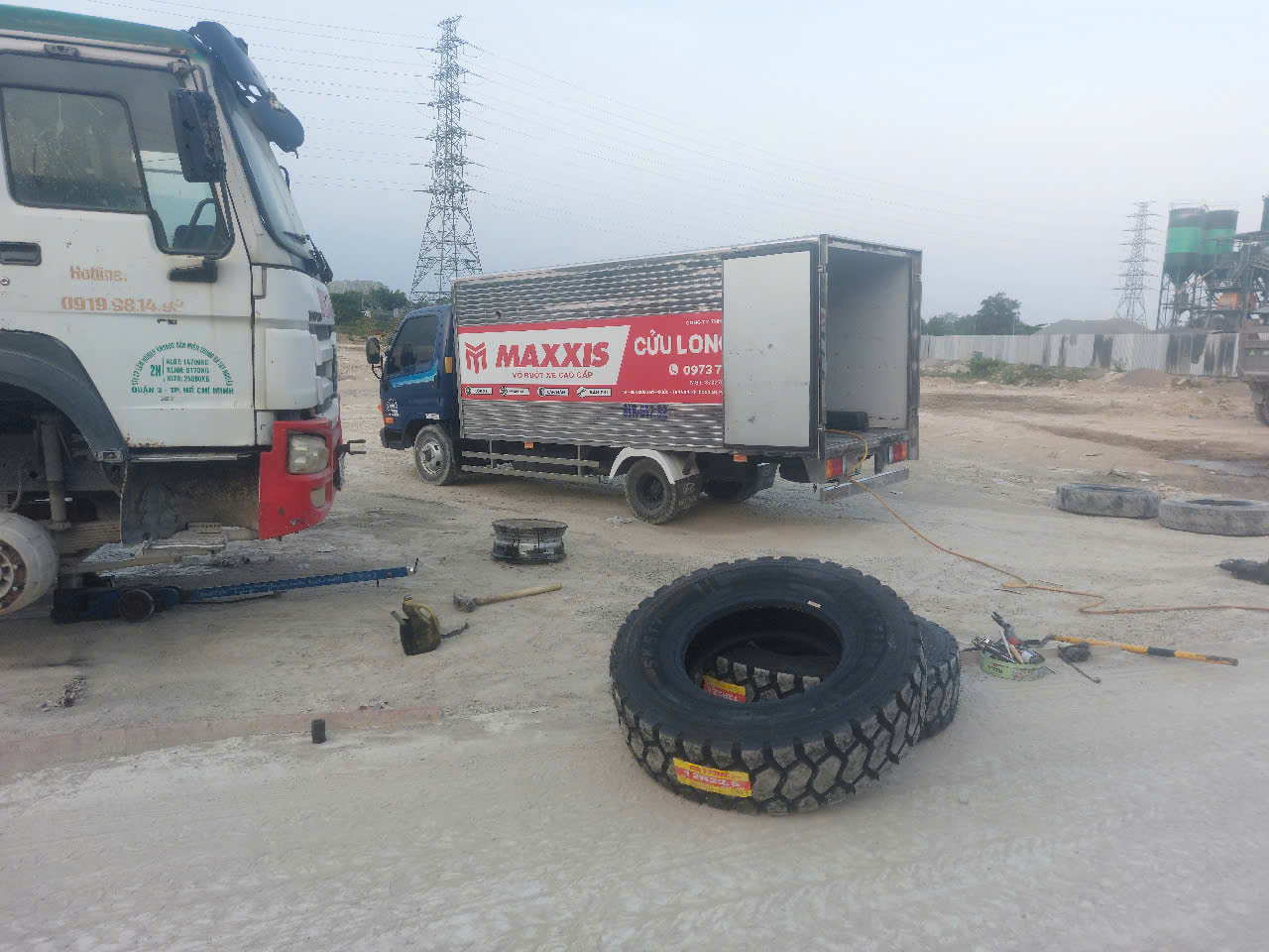 CỨU HỘ THAY LỐP TẠI BÌNH DƯƠNG / THAY LỐP XE CHÍNH HÃNG / 0973.770.722